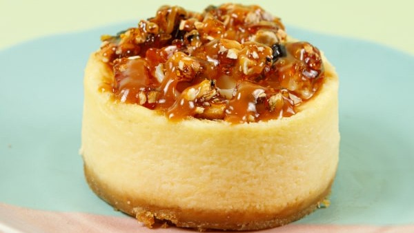 Cheesecake Pralinê de Castanha de Caju com Caramelo Salgado